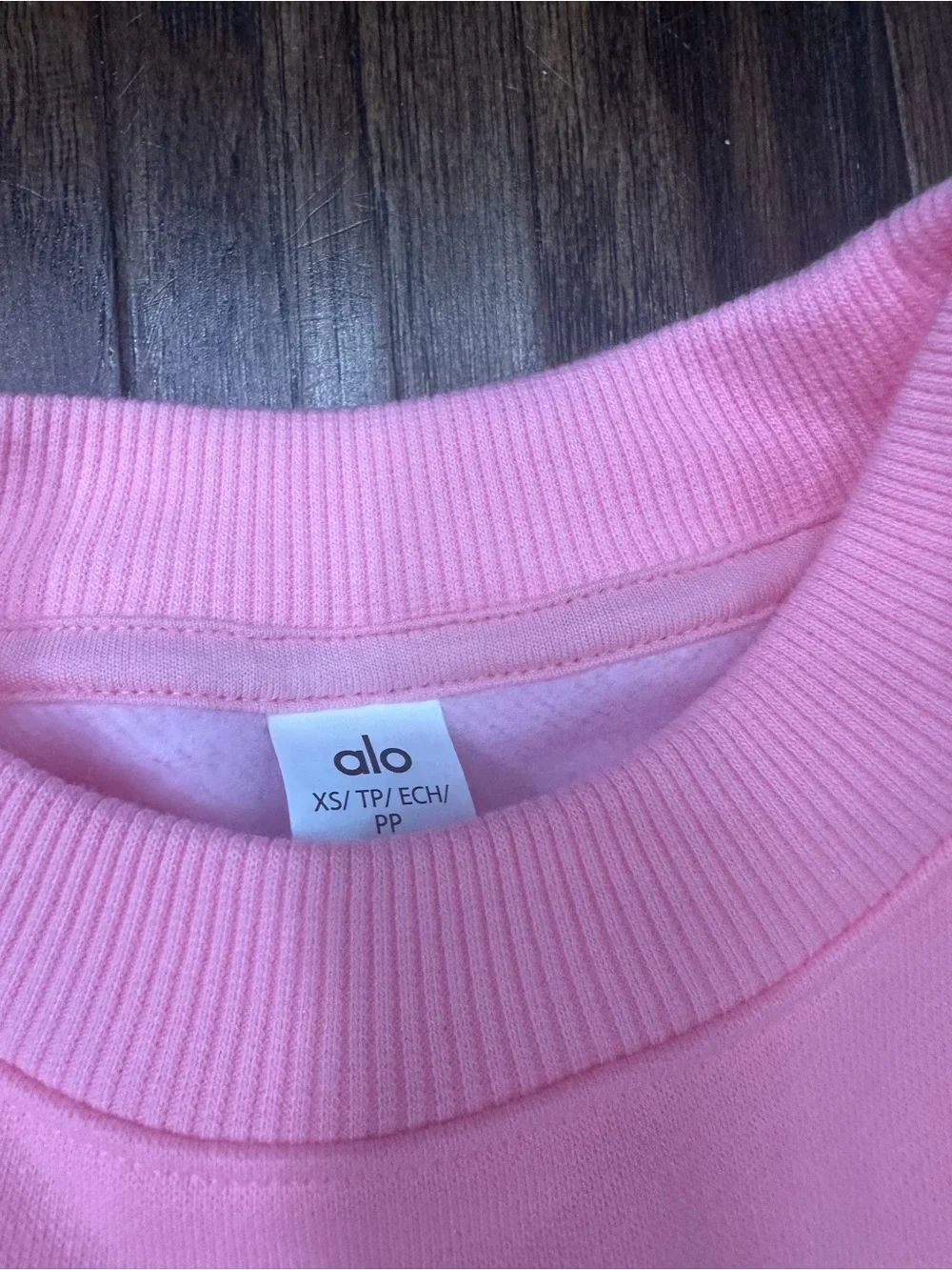 ALO Yoga Neon Bubblegum Pink Cropped Crew Sweatshirt